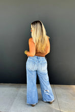 Load image into Gallery viewer, Drew Distressed Dad Jeans