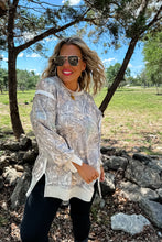 Load image into Gallery viewer, Camo Classic Crew Pullover