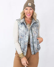 Load image into Gallery viewer, Meet your new cool girl layer. This Salty Wave Chic Camo Vest brings that “effortlessly outdoorsy but make it chic” vibe we’re obsessed with. ♀️ Why You’ll Love It: Lightweight yet cozy—perfect for layering Neutral camo print that pairs with everything Zip-up
