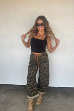 Load image into Gallery viewer, Brogan Camo Barrell Jeans
